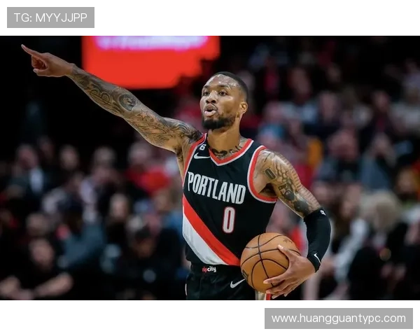 利拉德休赛期天天凌晨四点打卡训练馆，邻居以为他家漏水报警了