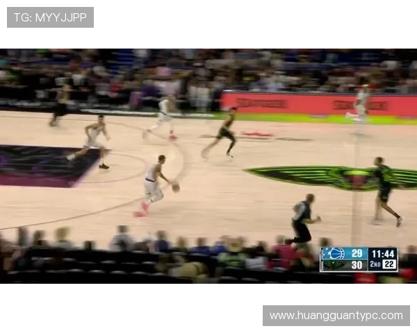 布克单打得分效率提升明显 主导太阳关键进攻节奏