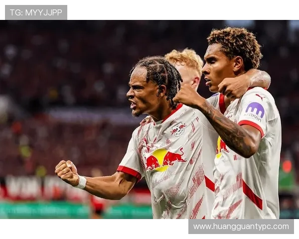 拜仁慕尼黑进攻结构变化：从边路压制转向中路拥堵，战术效果面临考验